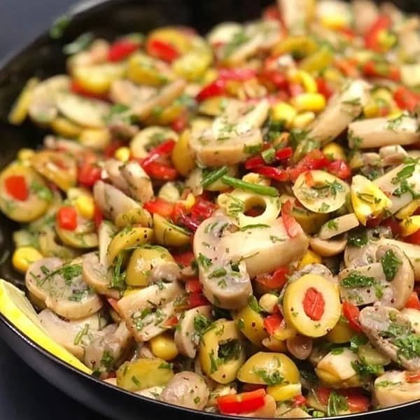 طرز تهیه سالاد قارچ و سبزیجات، یک شام خوشمزه گیاهی