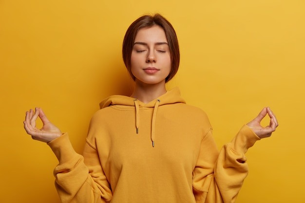 نابودی استرس در 30 روز: چگونه با اضطراب و استرس مقابله کنیم؟