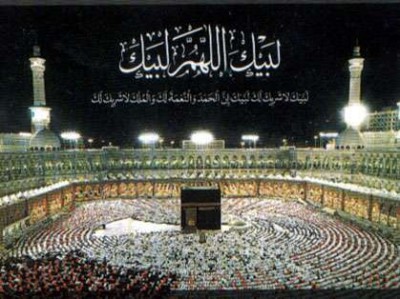 سر به زانو در برابر کعبه ای