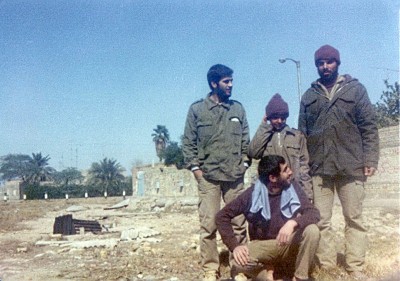 شهید منصور داروئیان نفر اول ایستاده از سمت چپ عکس